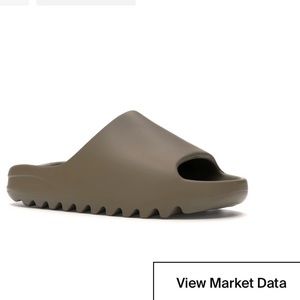 YEEZY SLIDES EARTH BROWN